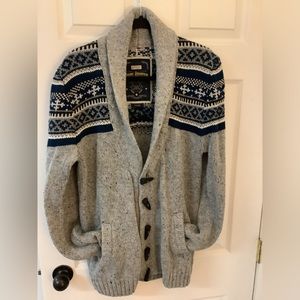 Urban behavior sweater with wood style buttons